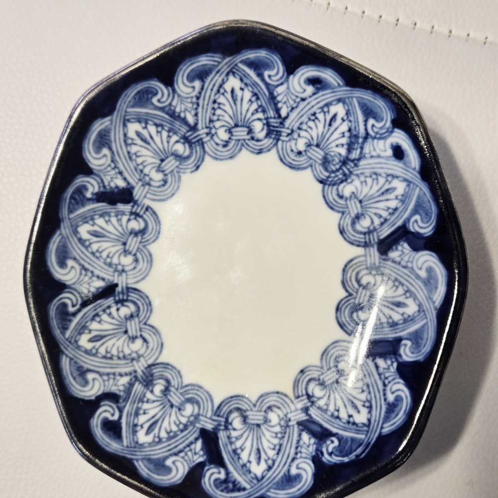 Bombay Company Vintage 3 Pieces Bathroom Accessory Set Blue and White Porcelain - Picture 5 of 6
